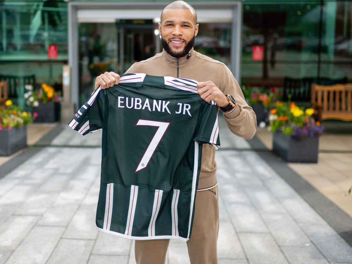 HoanDaoVu1's tweet image. Support fellow red🤩🥊

#EubankJr #Benn #Boxing #EubankjrvsBenn