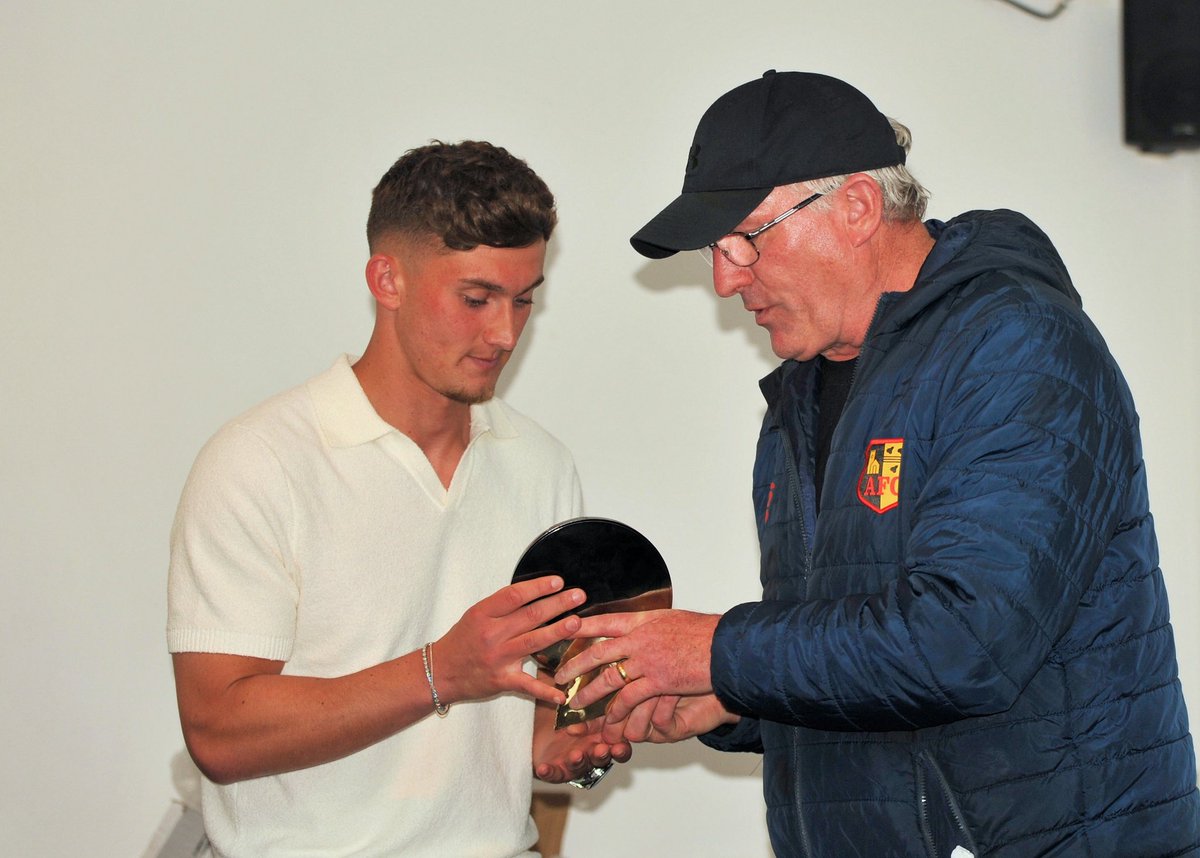 𝐌𝐀𝐍𝐀𝐆𝐄𝐑’𝐒 𝐏𝐋𝐀𝐘𝐄𝐑 𝐎𝐅 𝐓𝐇𝐄 𝐒𝐄𝐀𝐒𝐎𝐍! 🏆 

Congratulations to midfielder Joe Willis, who was selected as Tim Flowers’ player of the 2024/2025 campaign, for a fabulous first season with The Church! 👏 

Great achievement, Joe! 💛
