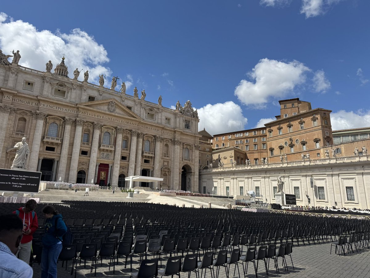 Yesterday, I had the opportunity to pay my last respects to Pope Francis following a private invitation of my friend Cardinal Gérald-Cyprien Lacroix! 
On my side, since I was already in Italy this week to celebrate my 70th birthday, I should mention that no Canadian taxpayers