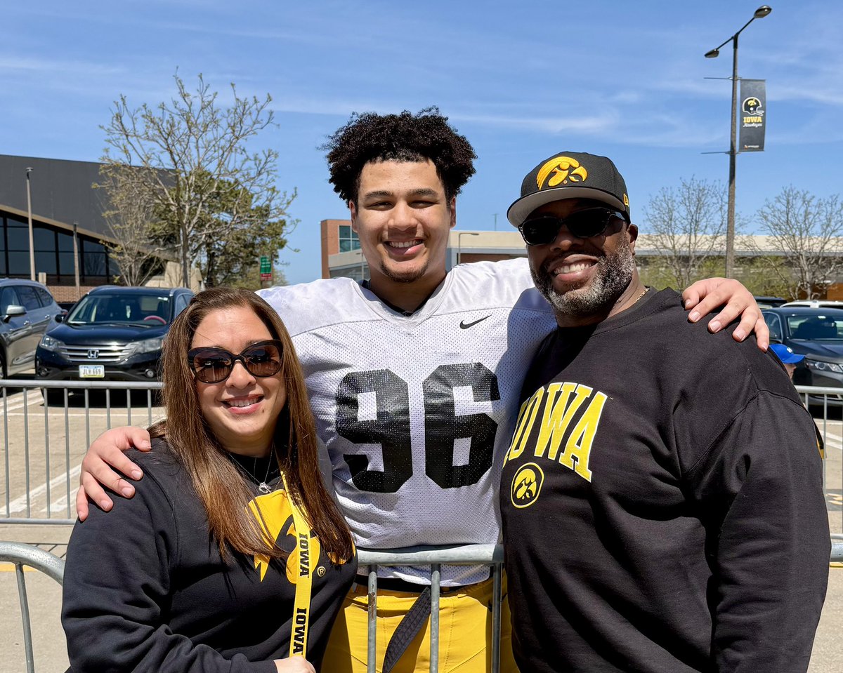 ehawthorne90's tweet photo. Fun with our little big fella @hawthorne_bryce https://t.co/GQE1kDZe89