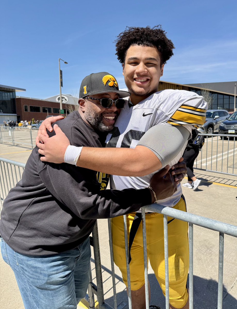 ehawthorne90's tweet photo. Fun with our little big fella @hawthorne_bryce https://t.co/GQE1kDZe89