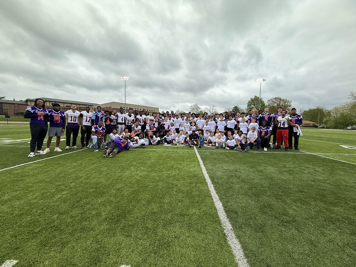 Missouri Valley College football wants to take the time to thank our wonderful sponsors for today’s youth camp. Powerhouse Ministries and Viking Athletic Goods. Team work makes the dream work and together we all WIN ! 🟣🟠