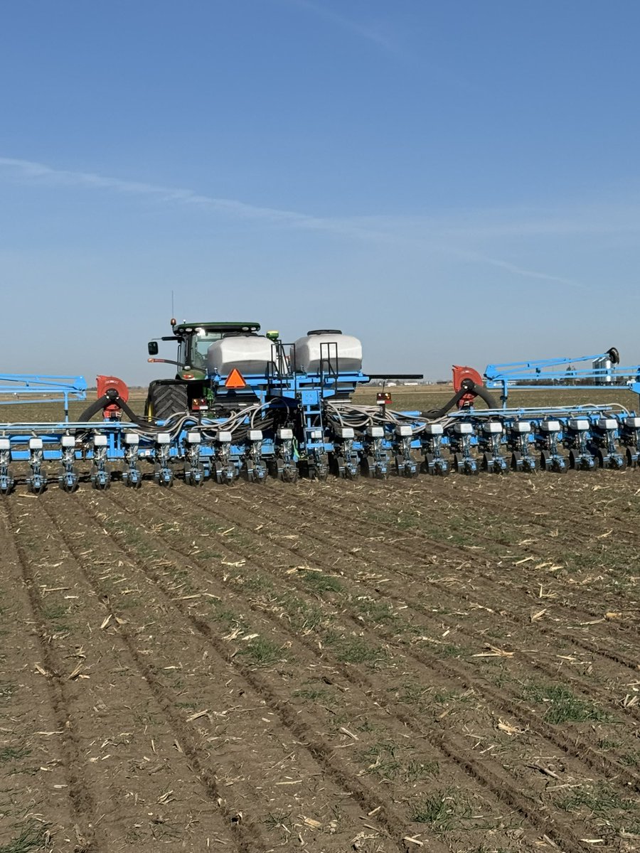 Got the first corn plot in the ground this morning! Off to a great start! Thanks @byrosling <a href="/Stampseeds/">Stamp Seeds 🌱</a>