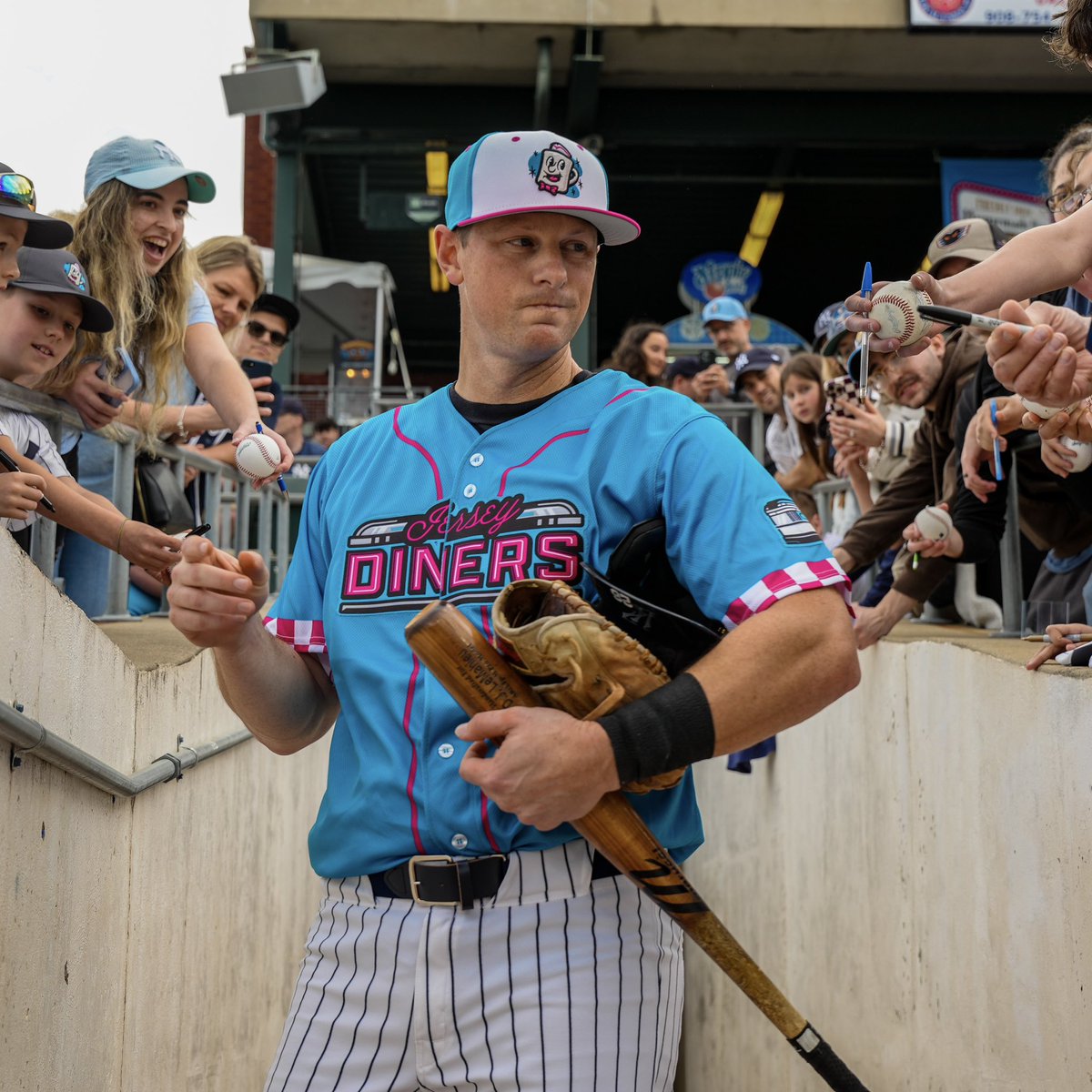 This Diner’s got a DJ🎧