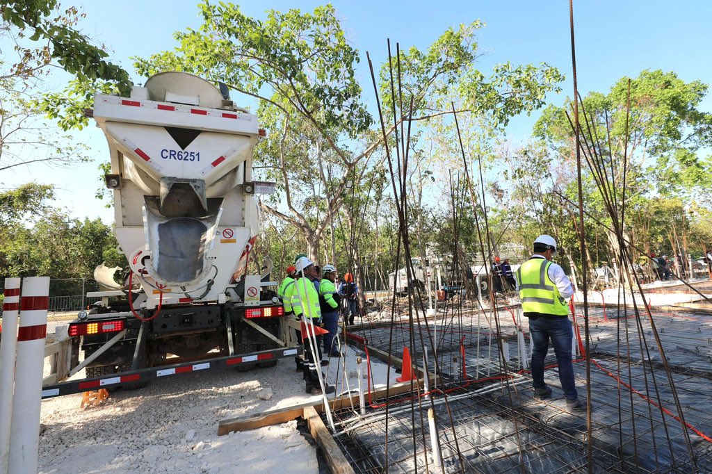 Acompañamos a la Presidenta <a href="/Claudiashein/">Claudia Sheinbaum Pardo</a> a supervisar el avance de obras del programa #ViviendaParaElBienestar por parte del <a href="/Infonavit/">Infonavit</a> en Benito Juárez, Quintana Roo. 

Junto a la titular de <a href="/SEDATU_mx/">SEDATU México</a>, <a href="/EdnaElenaVegaR1/">Edna Elena Vega Rangel</a>, la gobernadora <a href="/MaraLezama/">Mara Lezama</a>, y otros servidores públicos