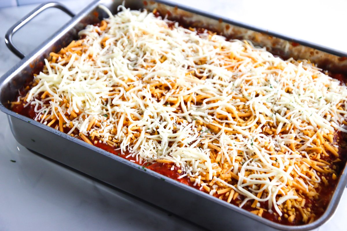 TheAllGal's tweet photo. Lasagna, but make it taco night. This Taco-Style Lasagna is layered with taco-seasoned beef, creamy basil ricotta, and melty cheese. Easy, bold, and weeknight-approved!
Grab the recipe: https://t.co/BEUuFYN6sc
#TacoLasagna #CheesyDinners #TexMexTwist https://t.co/RM1hxvuVCP