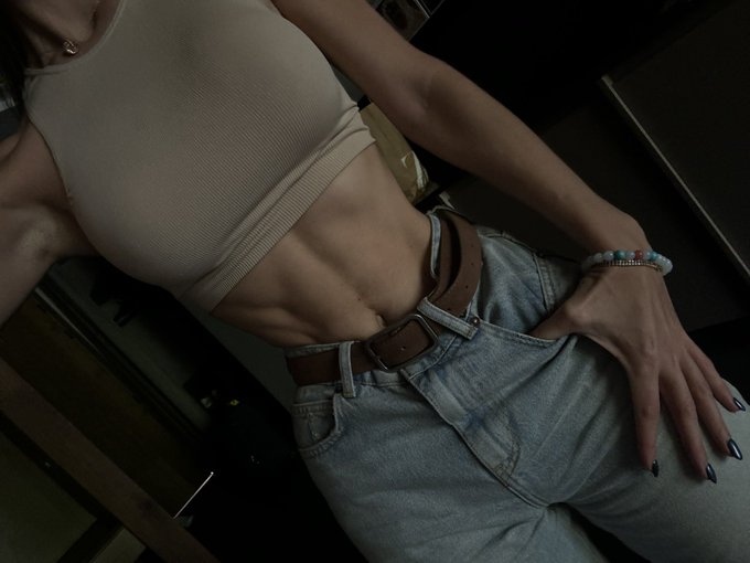 Watch Ellie Leen's leaked NSFW photo on TwXstars