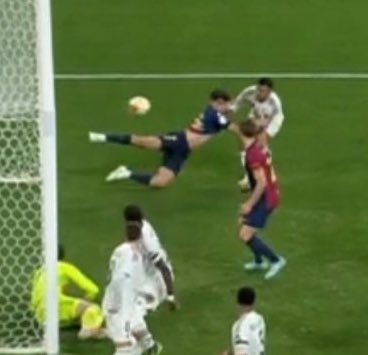 Oledobrasil's tweet photo. O que a arbitragem fez com o Barcelona contra o Real Madrid entrou pra história https://t.co/YI2UmDVVMR