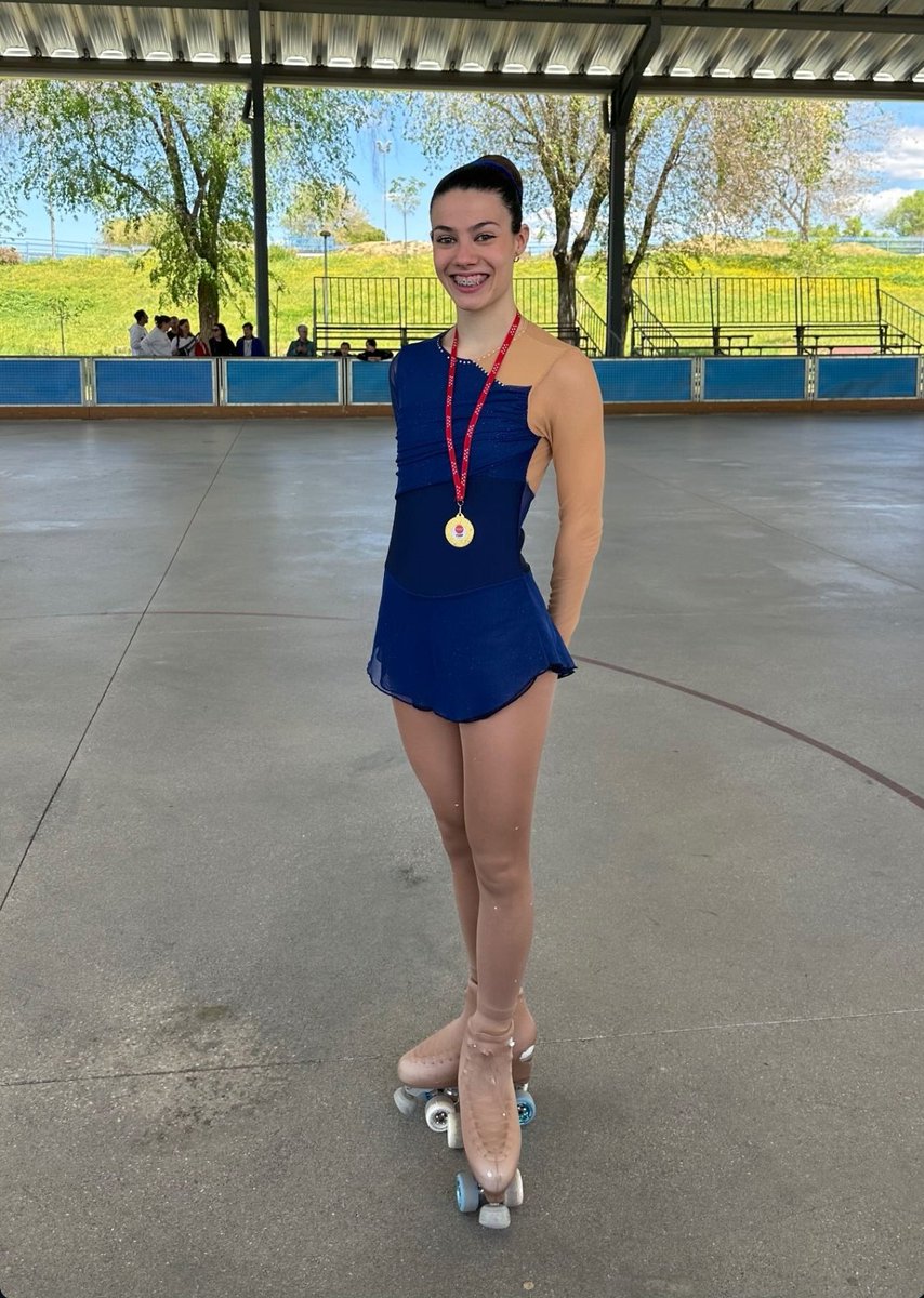 Hoy Alejandra ha aprobado la prueba de acceso nacional junior.
Estamos muy orgullosas de su esfuerzo y dedicación. 
¡Este es solo el comienzo de un camino lleno de éxitos!

#patinajetorrelodones #patinajeartisticosobreruedas