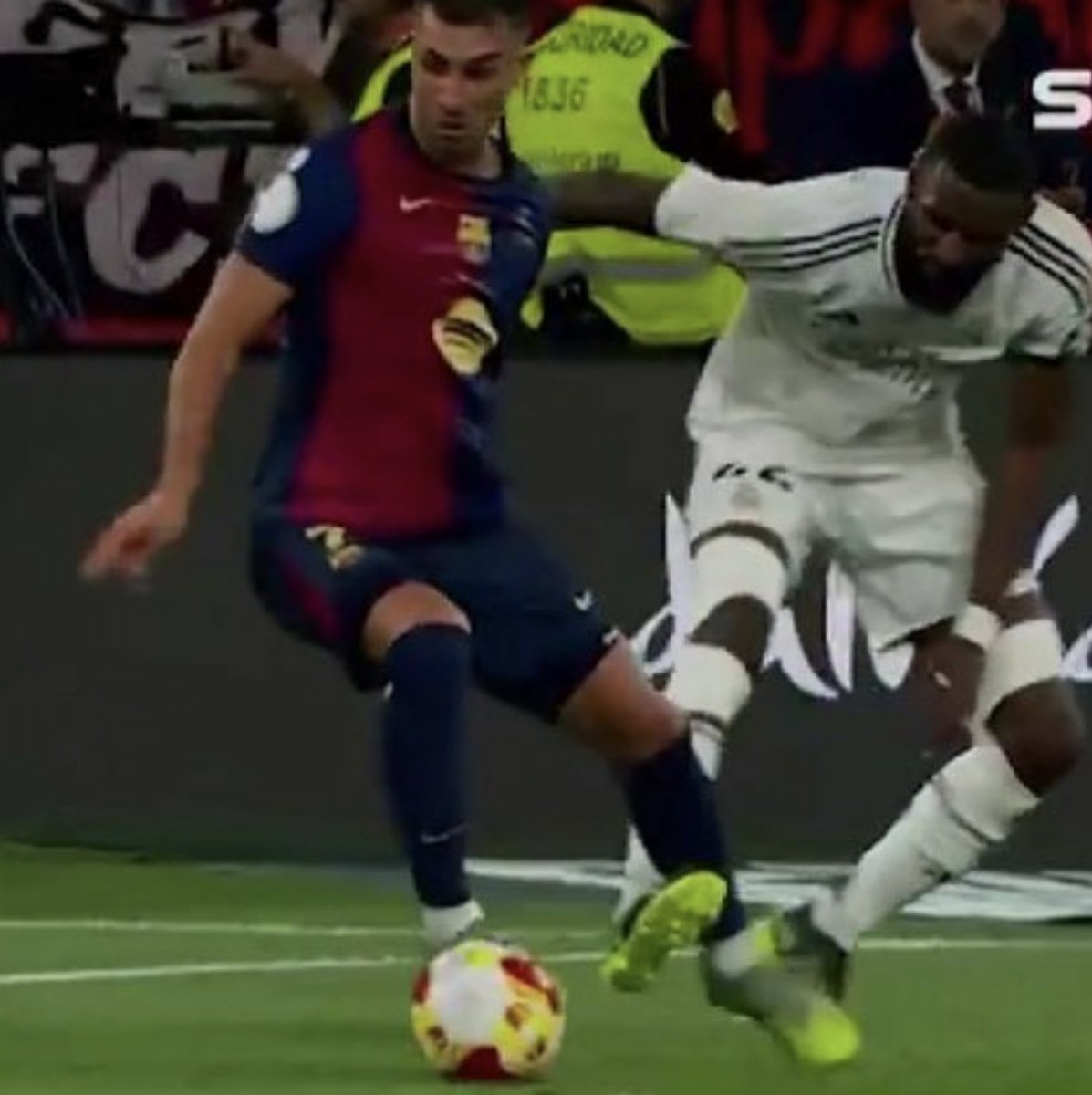 BarcaUniversal's tweet photo. By the way, this foul on Ferran Torres was not even reviewed by the VAR. https://t.co/gCa8IUs8Hs