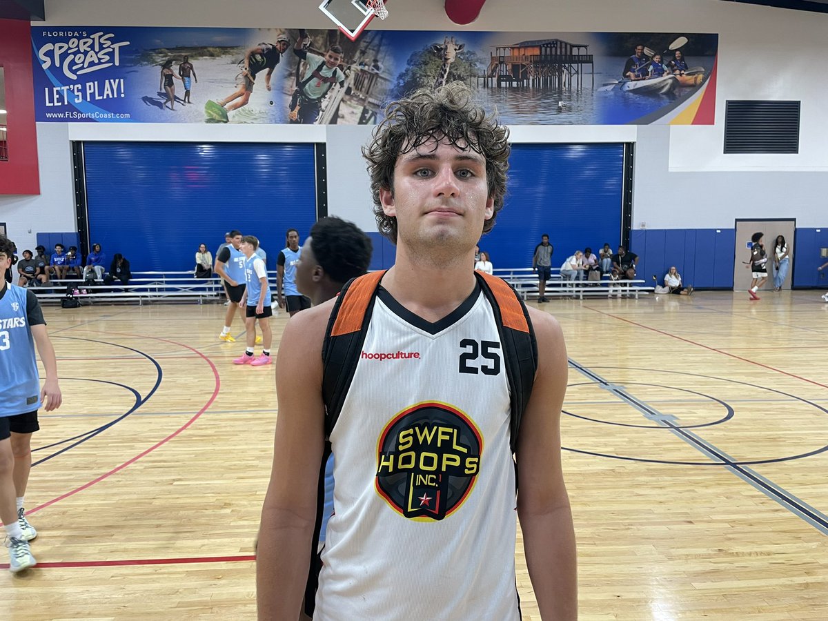 HoopSeenFL's tweet image. #FLJam Varsity: @swfl_hoops Red flexed their muscles this afternoon with their size. 6’7” forwards Jack London (13 points) & Kris Trpevski (11 points) led the way in the win