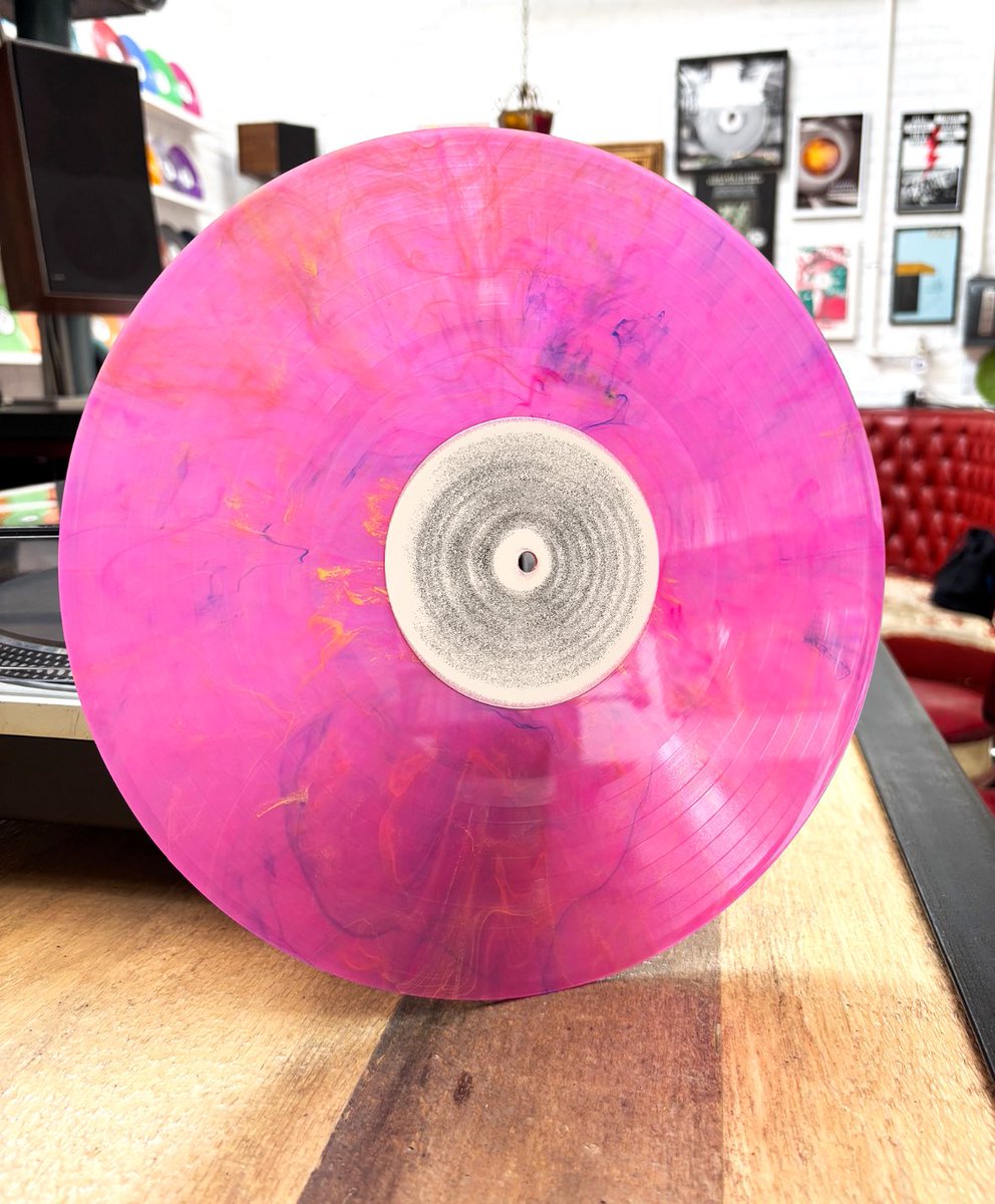 Sunny office after rain.

#diyvinyl #diyvinylpressing #pressintheUS #supportyourlocalpressingplant #vinylcommunity #pressedwithLOVEinChicago #chicagopressingplant #stampNOJunk