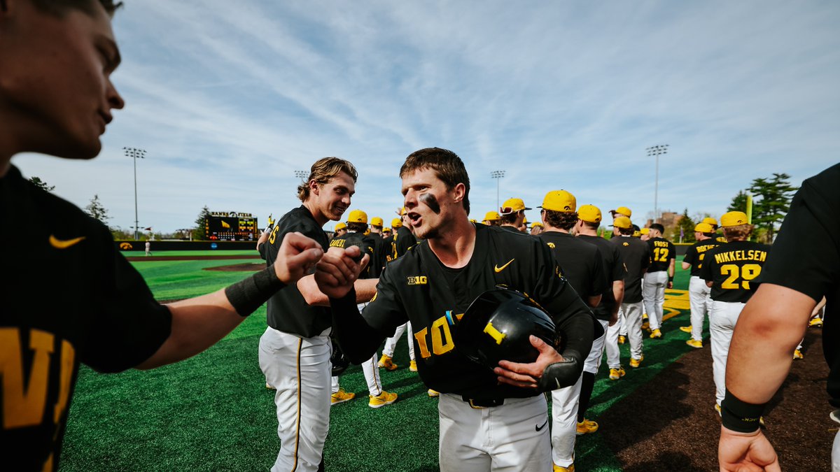 Best Big Ten start since 1990 and another 30-win season under Coach Heller 🙌

📝: tinyurl.com/5a4kmus6

#Hawkeyes