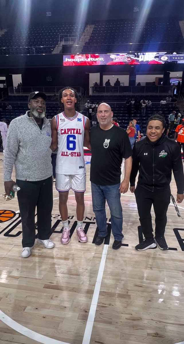 SLSeahawksBball's tweet image. Coach Desmond and Coach Damon supporting Jordan at the Capital Hoops All Star game.