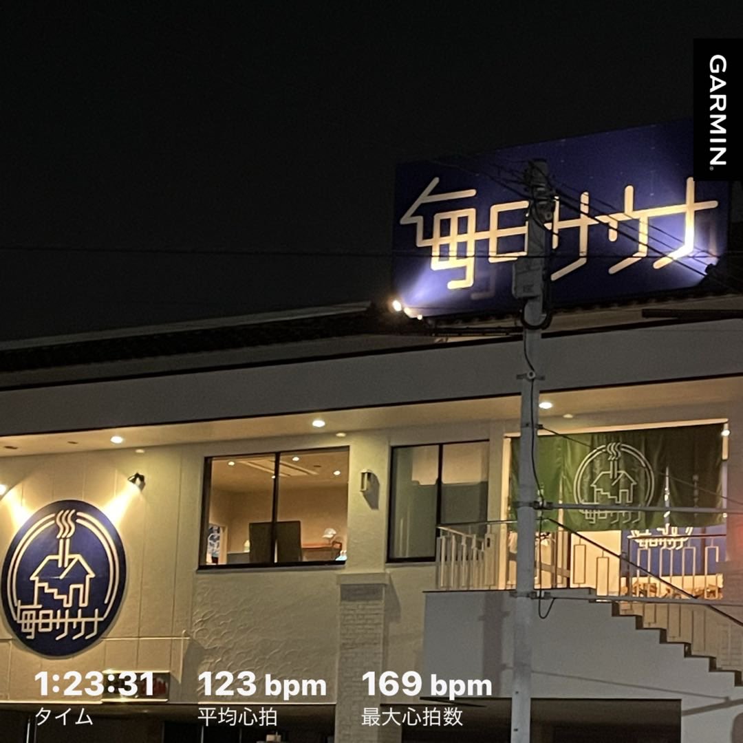 越谷市東越谷 毎日サウナ越谷店さん、白樺の森の雰囲気良い湯殿、機能と導線もバッチリ、広いコの字のサ室中央に堂々たる薪ストーブ、色々ポジションで変化のサウナ体験を2つの水風呂（シャワー付）で引き締めながら満喫、リクライニング休憩と気泡の湯でまとめて充実
サウナ40