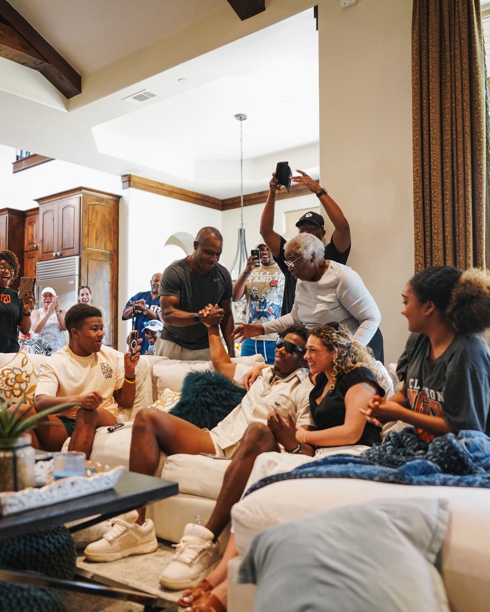 From dreams to a reality! Let’s go, <a href="/RjMickens10/">Rj Mickens</a>! #NFLDraft 🐅📈 <a href="/chargers/">Los Angeles Chargers</a>