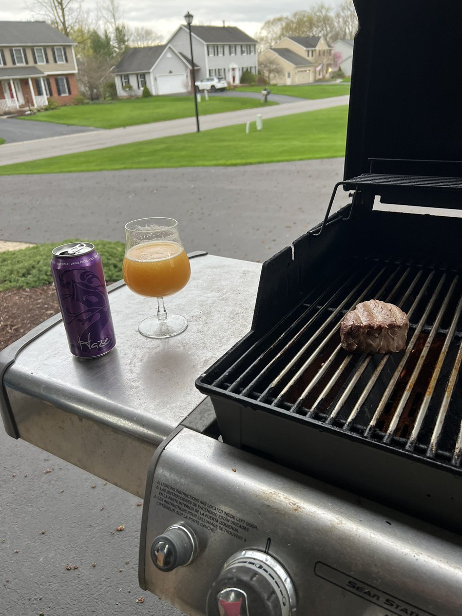 Grilling and Chilling with <a href="/TreeHouseBrewCo/">Tree House Brewing Co.🍺</a> Haze before the Kentucky Derby draw! Cheers all! 🍻🐎