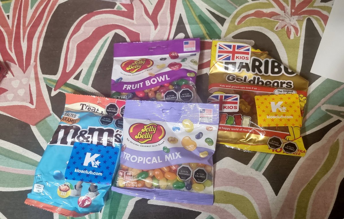 Día de salida con <a href="/koryu084/">La Jefa 🐀💚🐱</a> , fuimos al cine a ver la película de Hatsune Miku, almorzar y cacería de dulces y mangas.. supongo que adivinaran cuales son mis mangas y cual de ella.
