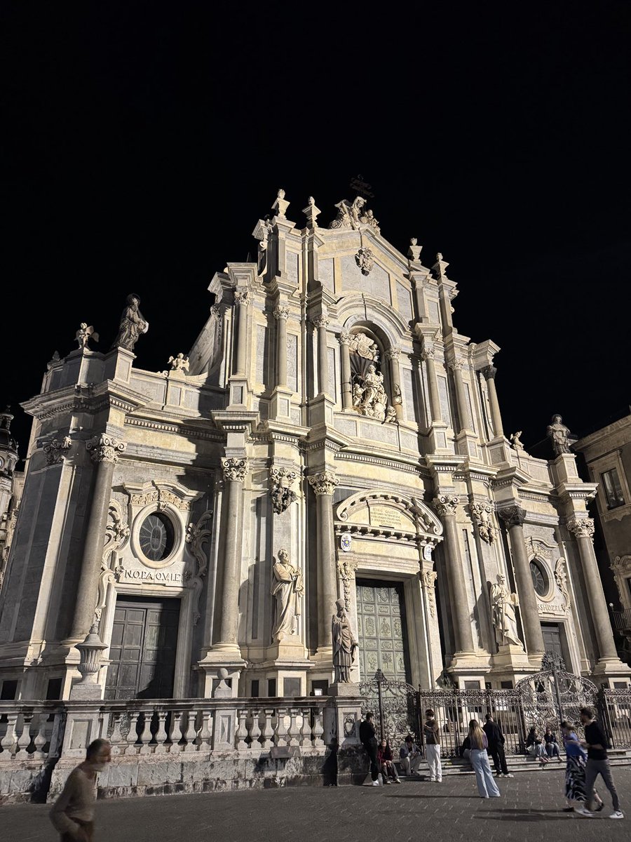 janviertoscan's tweet photo. Baroque sicilien : #Catane la nuit ! https://t.co/SXTZeBp3S0