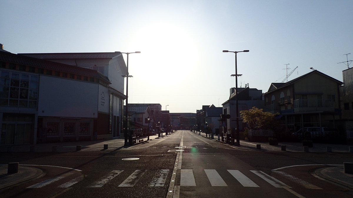 akira_science's tweet photo. みなさまおはようございます。今朝の北陸は☀気温ただ今11℃。日中は24℃の予想です😅
大型連休🏯🏟️🎡が始まりました😊期間中は各地🗾好天☀続きのようですね😊
お出かけ🚌🚃🚙🚴のみなさん、寒暖差に気をつけて行ってらっしゃい👋
どちらさまも素敵✨な日曜日を😊
本日もよろしくお願いいたします😊 https://t.co/NkhGWKo19o
