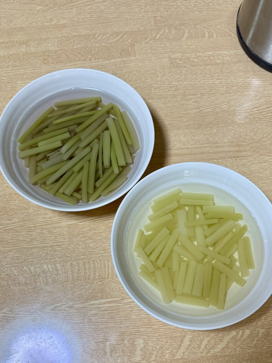 下ごしらえ完了💪😊
左がツワ、右がフキ
ツワの方が好きです😊
皆さん良い一日を🍀