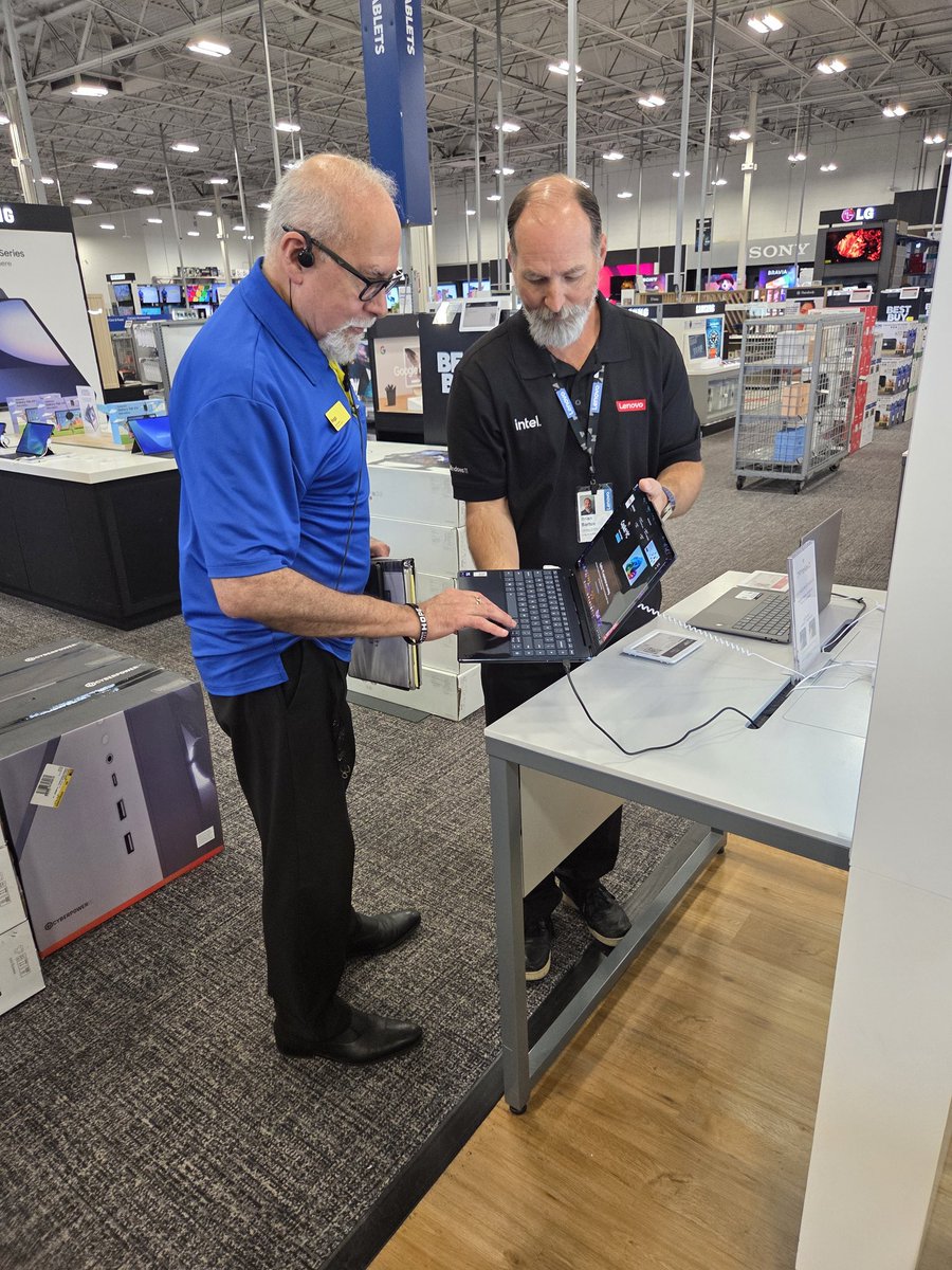 lenovokings's tweet photo. Training Hugo on the new Yoga 9i.  #wearelenovo #premiumstars https://t.co/Noi8bfFlKo