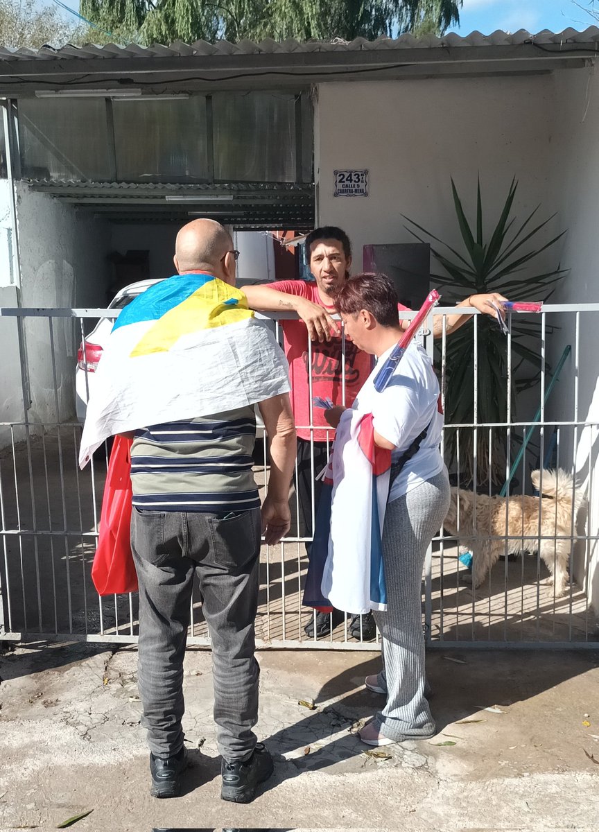 JSartoriF53's tweet photo. Hoy hemos estado recorriendo los barrios de El Monarca, Don Márquez y La Rinconada 

🟥🟦⬜️
@fa_popular 
@624Rumbo 
@MarioIntendent 
@MarianoTucci46 https://t.co/fxTgXyE1p4