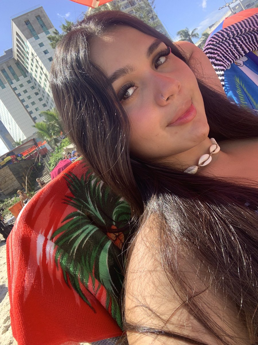 holaa, soy granda, tengo 22 años, soy Venezuela pero resido en Brasil, conozco a ari hace unos 4 añitos, ultimamente he estado muy perdida porque la vida de adulto me consume pero siempre es bueno volver 
Bienvenido a los nuevos papulinces💗
  #IntegracionPapuritx