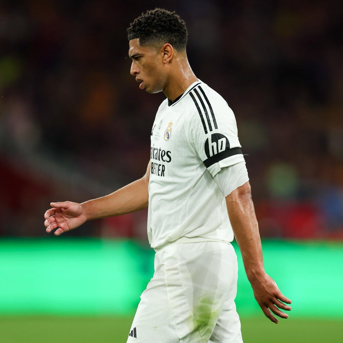 🏴󠁧󠁢󠁥󠁮󠁧󠁿⭐️ | 𝐉𝐮𝐝𝐞 𝐁𝐞𝐥𝐥𝐢𝐧𝐠𝐡𝐚𝐦 (𝟐𝟏) vs FC Barcelona:

• 89% Pass Accuracy 
• 41 Passes Completed
• 3 Key Passes
• 1 Big Chance Created
• 2/3 Successful Long Balls
• 12/15 Ground Duels Won
• 100% Successful Take-Ons, 4/4.
• 3 Tackles

𝐖𝐎𝐑𝐋𝐃-𝐂𝐋𝐀𝐒𝐒.