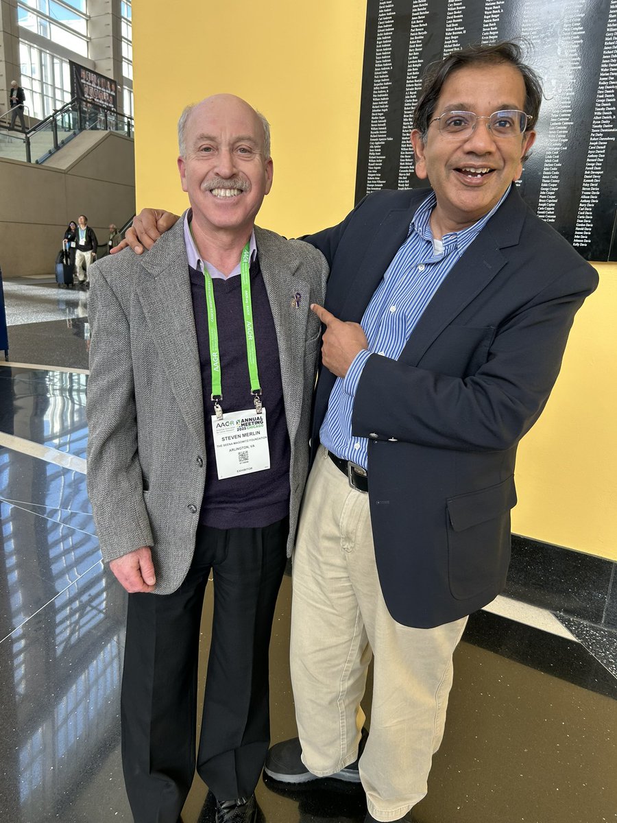 What a great way to end day 1 of #AACR25. Steven is a 13-year survivor of #PancreaticCancer. One of the original participants on the RUCAPANC trial, now >10 years on Rubraca. That’s me pointing to his survivor lapel! 
<a href="/letswinpc/">Let's Win Pancreatic Cancer 💜</a> <a href="/PanCAN/">PanCAN</a>