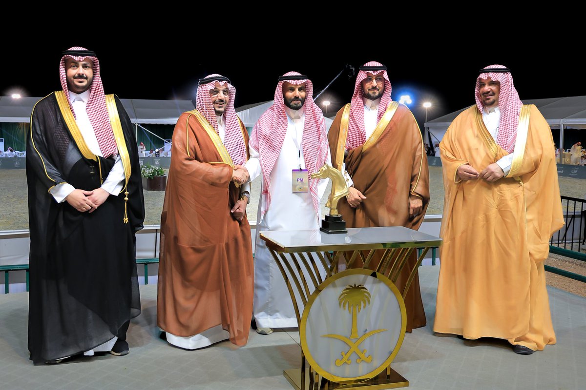 سمو #أمير_منطقة_القصيم 

يكرم أ.سليمان المزيني المدير التنفيدي
لمؤسسة #مدى_التصميم
لتنفيذ #بطولة_القصيم_للخيل_العربية_الاصيلة 

#القصيم