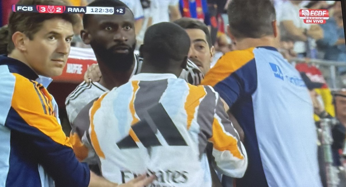 T cabrea cuando no t regalan los partidos 🤣🤣🤣
FCB campeón 🏆⚽️