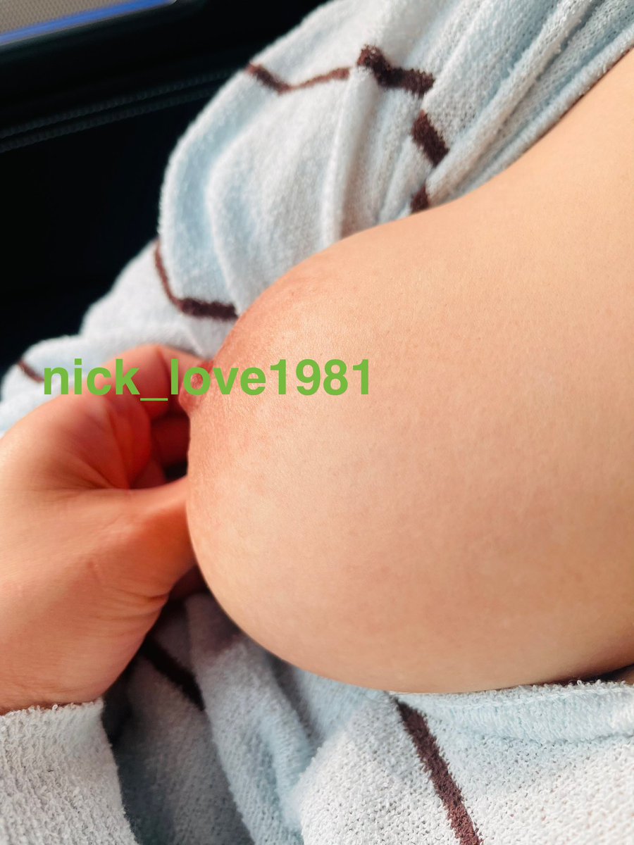 #경북 #구미 #부커 #만남 #커피 오동토동 말랑한 저희 와잎 가슴 한손에 다 움켜쥐지도 않네요. ㅈㄲㅈ는 작습니다.