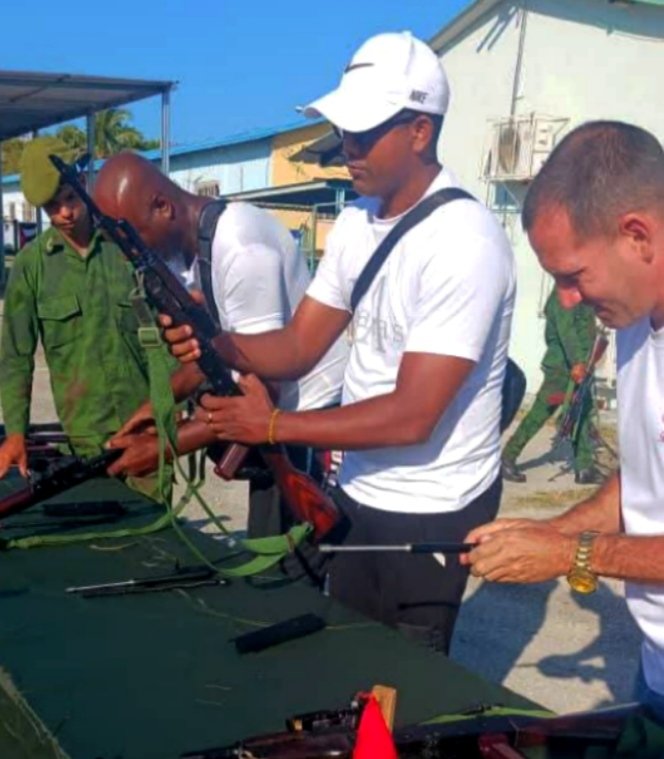 🔴🟢🔵| Día territorial de la defensa en el Ejército Occidental.

"La guardia revolucionaria no la descuidaremos JAMÁS" 

 #Cuba 🇨🇺