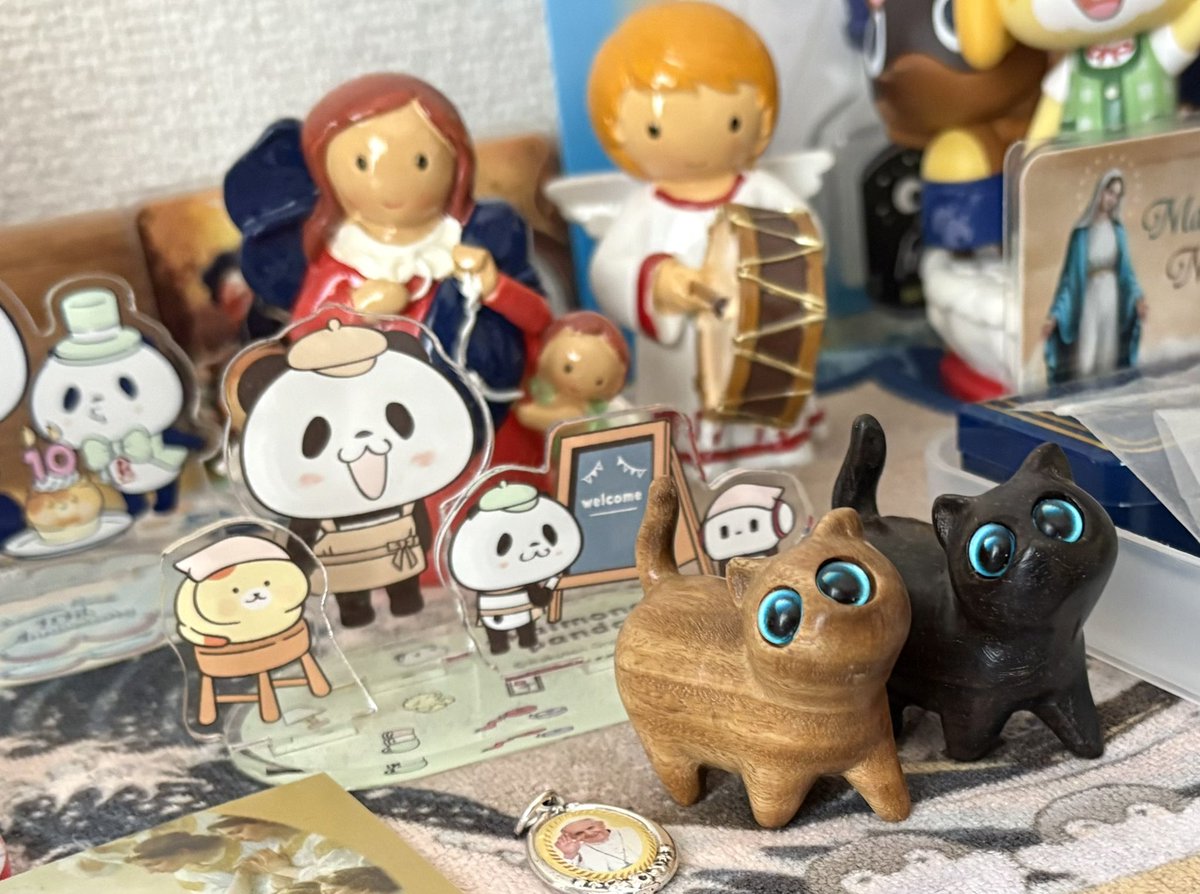 こちら手前の2匹の猫ちゃんは万博スーダンパビリオンのショップで