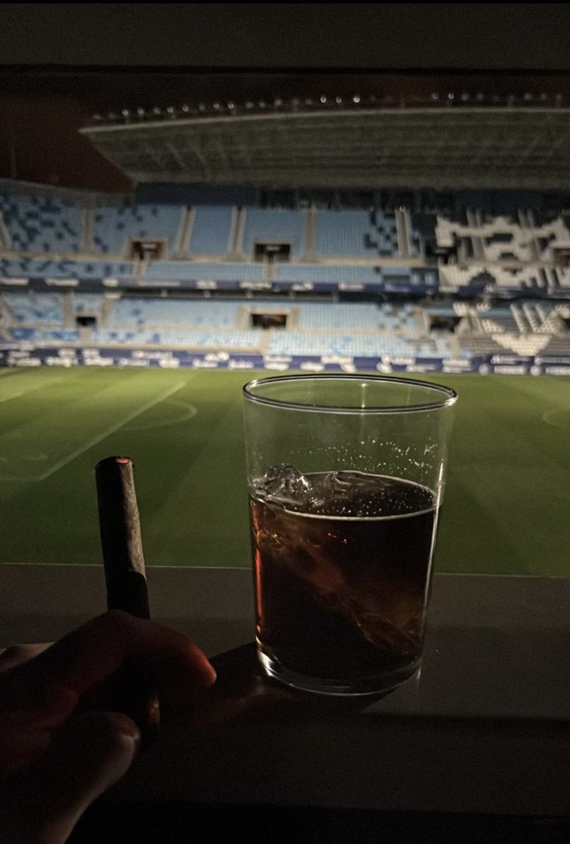 <a href="/andresiyomlg/">𝙖.</a> <a href="/JMMunozJimenez/">José María Muñoz</a> Para más INRI, celebrando el cumpleaños del hijo en el estadio como si fuese su puta casa!