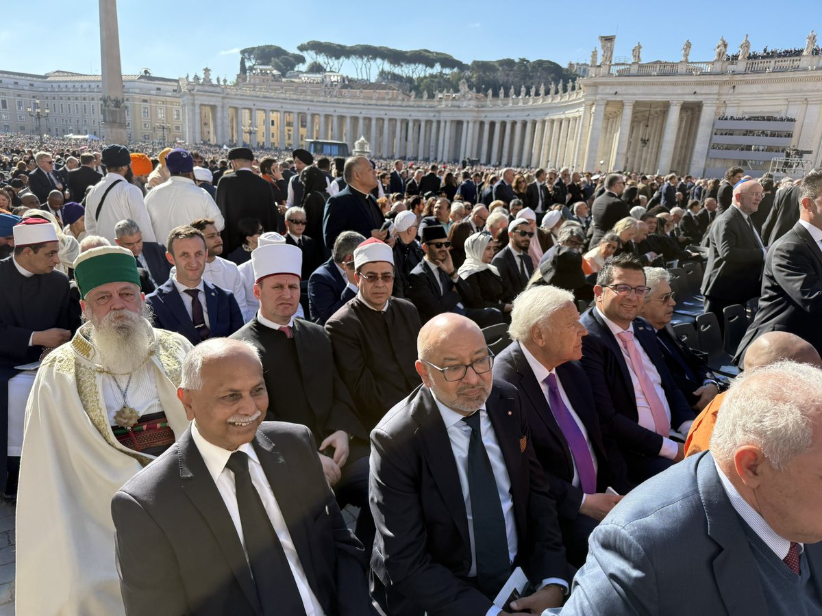 Këshilli Ndërfetar i Shqipërisë-IRCA-RfP Albania (@knfsh2007) on Twitter photo Këshilli Ndërfetar i Shqipërisë mori pjesë në ceremoninë e varrimit të Papa Françeskut në Vatikan, duke përcjellë nderim dhe mirënjohje për jetën dhe veprën e tij në shërbim të paqes e dialogut ndërfetar.
knfsh.al/keshilli-nderf…
<a href="/VaticanNews/">Vatican News</a> Këshilli Ndërfetar i Shqipërisë mori pjesë në ceremoninë e varrimit të Papa Françeskut në Vatikan, duke përcjellë nderim dhe mirënjohje për jetën dhe veprën e tij në shërbim të paqes e dialogut ndërfetar.
knfsh.al/keshilli-nderf…
<a href="/VaticanNews/">Vatican News</a>