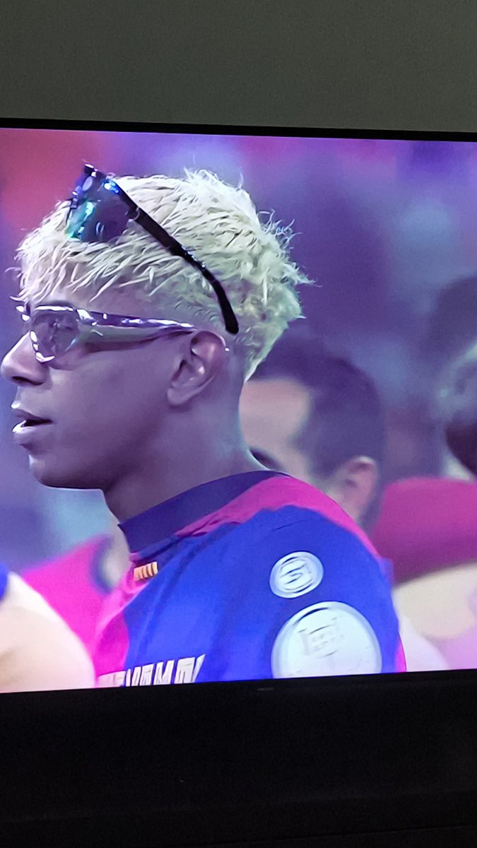 Se puede ser mas naco, tonto, ridiculo y estupido que este Marroqui?