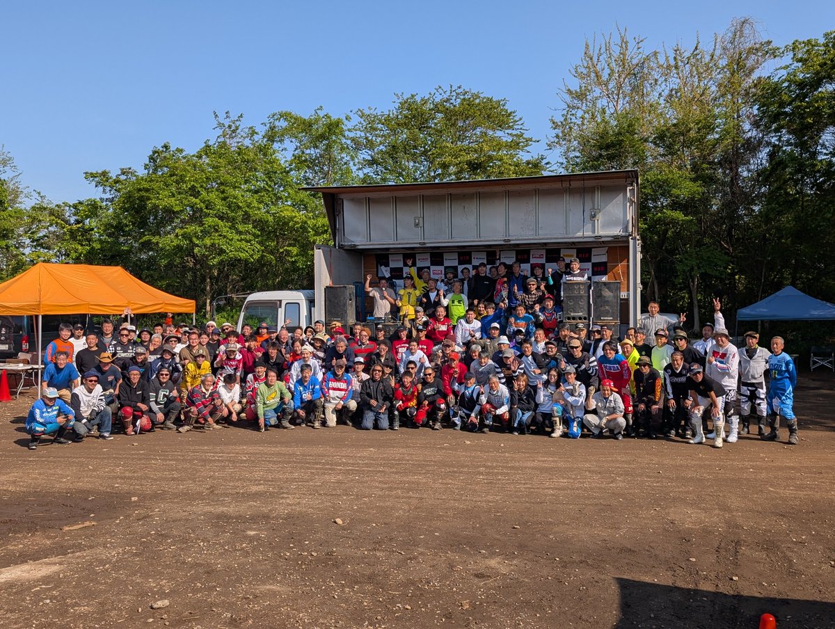Fox_now's tweet image. また青白い排ガスと土煙を浴びに #モトクロスヴィレッジ に来てしまった🏍️

#チキチキVMX猛レース、今回は北は北海道、西は香川、下は13歳、上は81歳、平均52歳！ 

#モトビ #チキチキVMX
#NIKON #Z6III＋#TAMRON 50-400mm