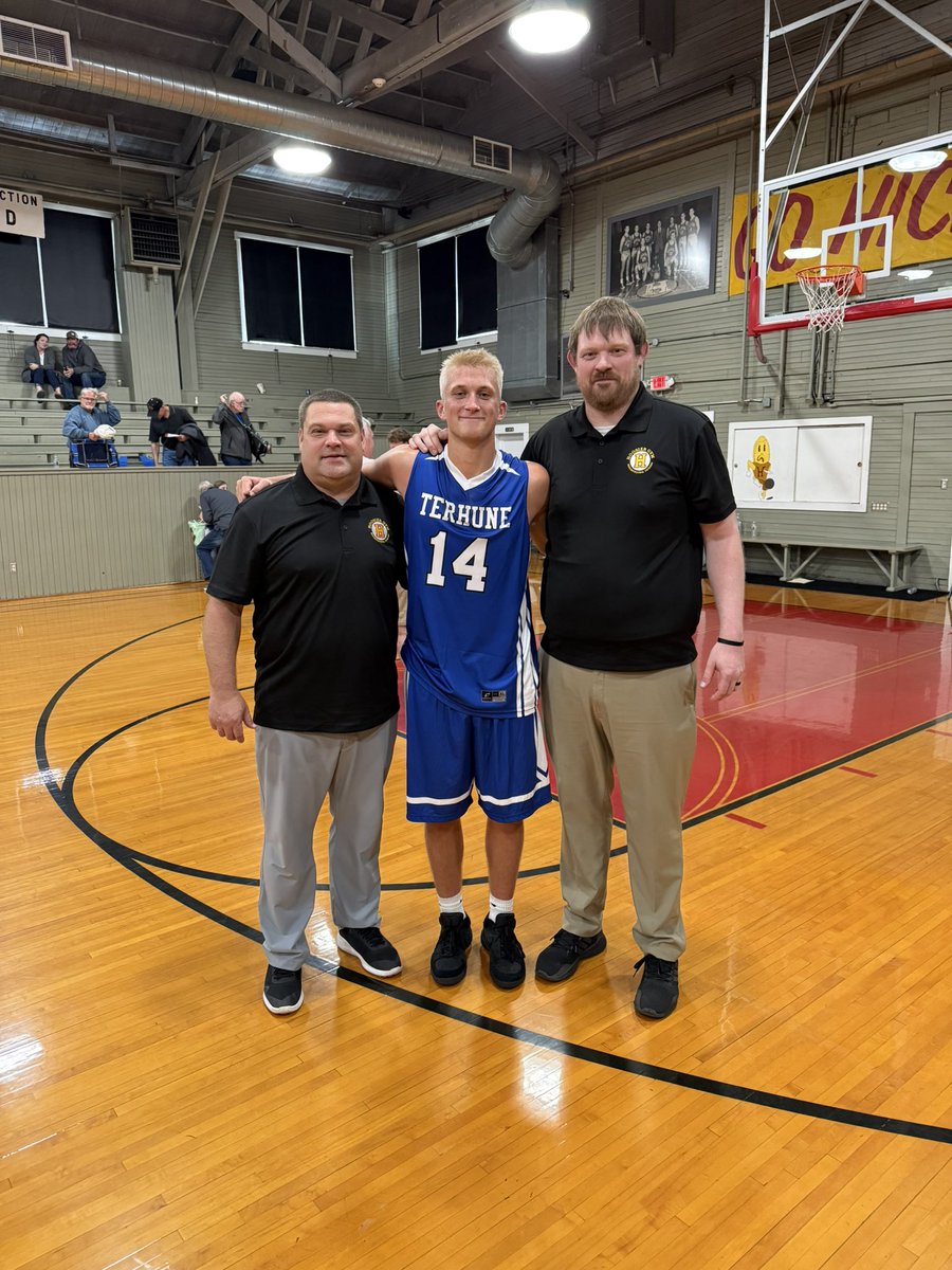 Jordan Myers (@coach_myers) on Twitter photo Fun getting to be apart of this game with these two dudes one last time. Awesome opportunity. Appreciate you guys letting me hang out! <a href="/GizziJulius/">Julius Gizzi</a> <a href="/twhitaker25/">Trent Whitaker</a> Fun getting to be apart of this game with these two dudes one last time. Awesome opportunity. Appreciate you guys letting me hang out! <a href="/GizziJulius/">Julius Gizzi</a> <a href="/twhitaker25/">Trent Whitaker</a>
