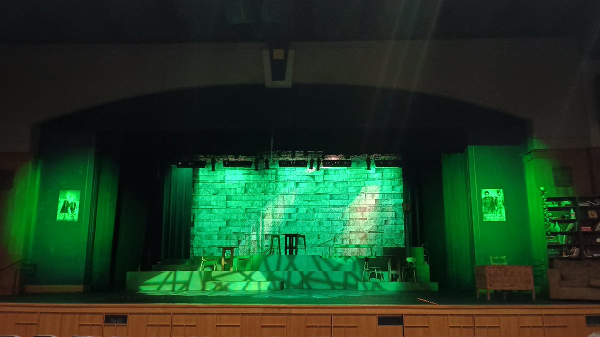 LadyHawksGolf's tweet image. Getting ready to take in the spring theater production of The Hound of the Baskervilles. We see you Jo and Josseyln ⛳🎭 @theatreDCHS @MSDDecatur