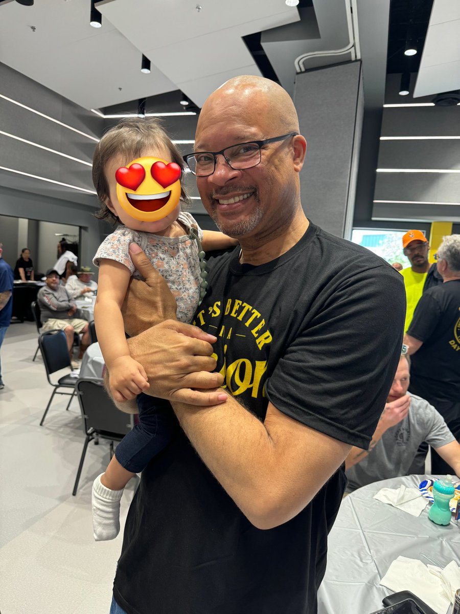 CeceliaGNV's tweet photo. Nevadaβs future is built by Nevadans. Proud to stand with @DC16IUPAT today and support the Hire Local movement β keeping jobs, training, and public dollars right here in our communities. When we invest local, we grow local. #HireLocal #UnionStrong @AaronDFordNV https://t.co/DuJReCNqGd
