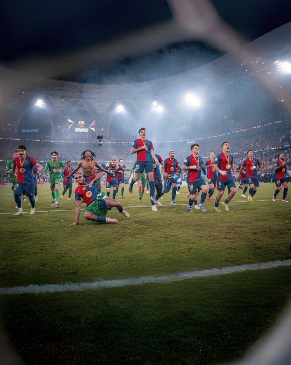 "Barcelona"

Porque recuperó su mística perdida y está a poco de dejar a Real Madrid sin títulos el año en el que compró a Mbappé.