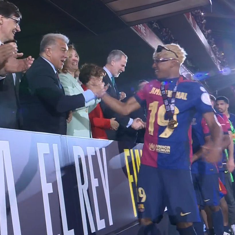 Lamine Yamal with Laporte after the Copa del Rey win | sportzpoint.com