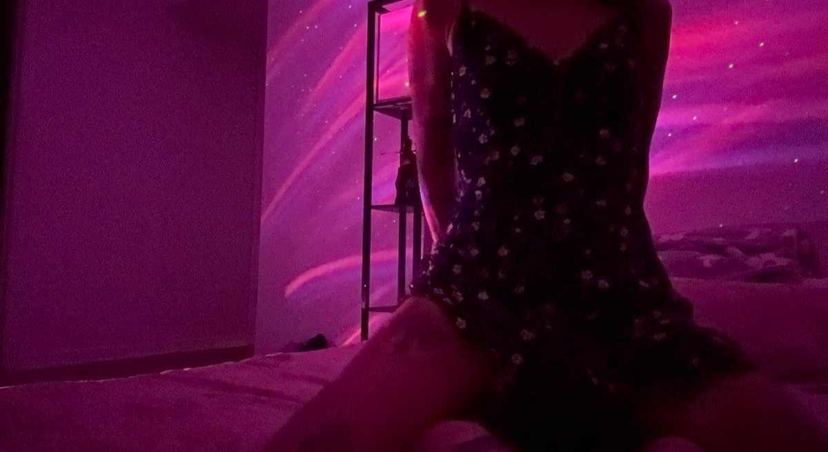 Full video being uploaded to loyal fans! Go follow and subscribe! Link in bio 😈😉 #femdom #facesit #facesitting #smothersesh #sitonmyface #bigass #assworship #sub