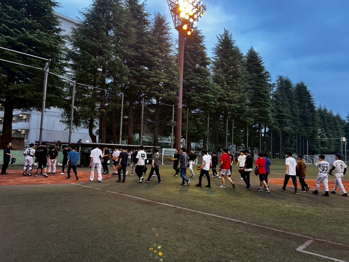 uttactics's tweet photo. 金曜日にセローリさんと新歓試合を行いました！
多くの新入生に来てもらい、とても盛り上がりました💪💪💪

次回の新歓練習は4/28(月)
新歓試合は4/30(水)
です！
プレイヤーもマネージャーも大歓迎ですので、新入生の皆さん気軽にいらしてくださいー🍀 https://t.co/yoZleshgnp