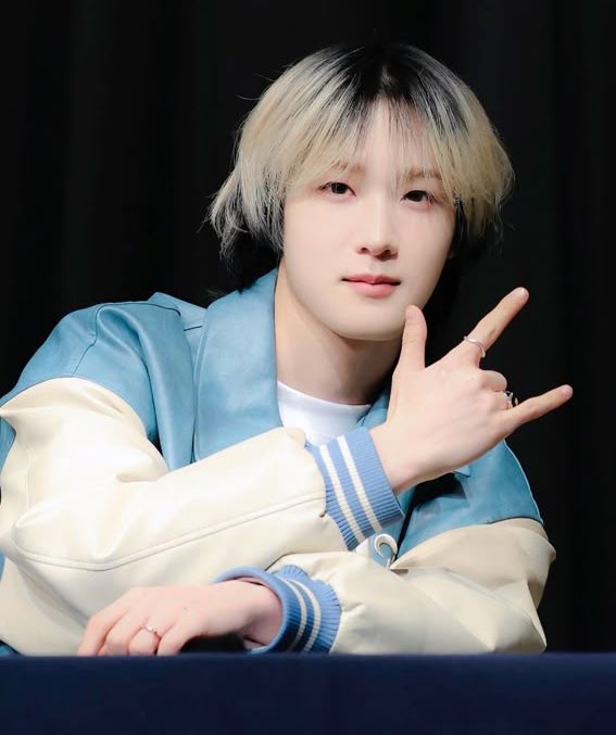 isang2onna's tweet photo. — for my onnie 🤍
for the person who is always there for me. i hope this account can become a safe space for you may whenever you need it. happy birthday to us ♡ https://t.co/Uuv2CaPBD5