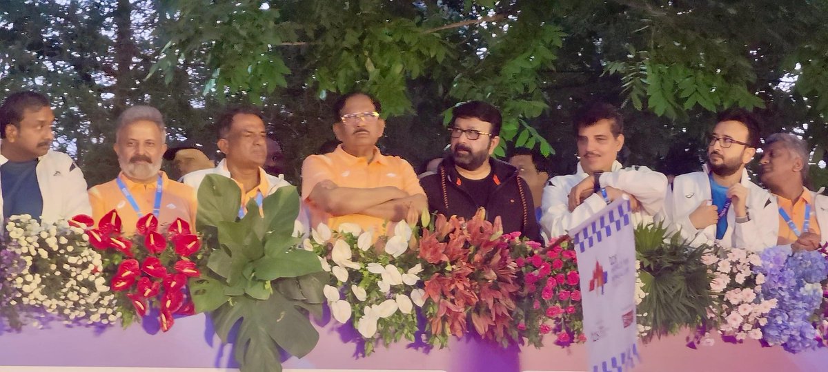 mlanaharis's tweet photo. Electrifying atmosphere at the #TCSWorld10KBengaluru. Congratulations to the 35,000+ participants for embodying the spirit of Bengaluru. Honored to have many dignitaries in attendance, adding to the excitement and prestige of this fabulous event. A huge congratulations to all participants, organisers and supporters for making this event unforgettable.