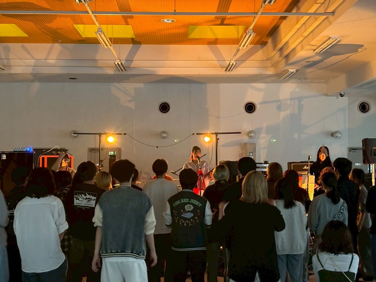 新歓ライブありがとうございました！
新入生と一緒に盛り上がれて最高に良い思い出になりましたね🎸
まだまだ入部受け付けております❗️
XのDM等でも大丈夫なので是非ご検討ください♪