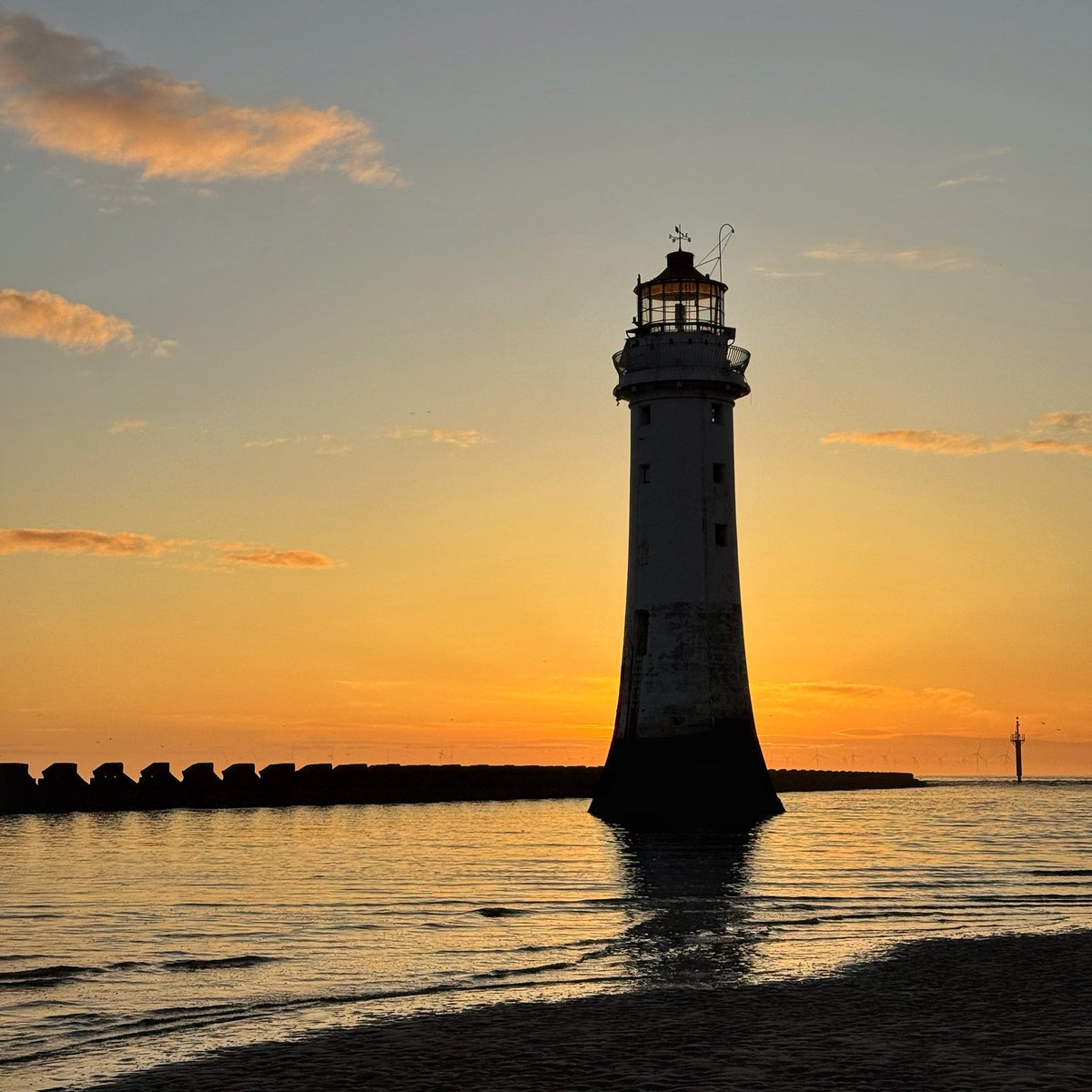 dav1dar's tweet image. Sunset at New Brighton Lighthouse.
#Sunset, #SunsetPhotograhpy, #iPhone16ProMax, #NewBrightonLighthouse, #WirralPhotography, #Liverpool